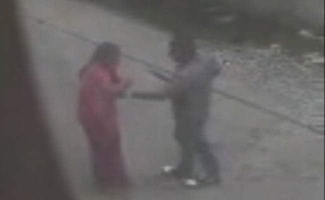 Caught on Camera, Chennai Woman Robbed at Knife-Point
