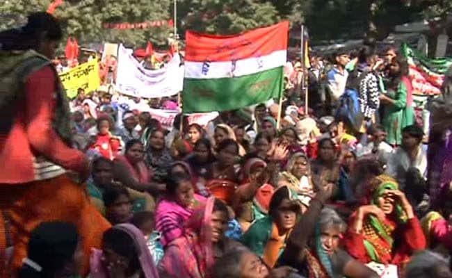 Worried Over Budget Cuts in Government's Social Schemes, Rural Workers Protest in Delhi