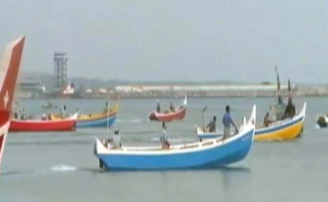 Sri Lankan Navy Arrests 43 Indian Fishermen