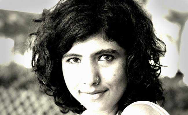 Desi Girls Date Online. But Coyly.