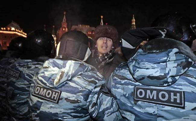 Russian Police Disperse Protest Near The Kremlin