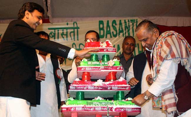 Mulayam Singh Yadav Thanks Azam Khan For Mega Birthday Party