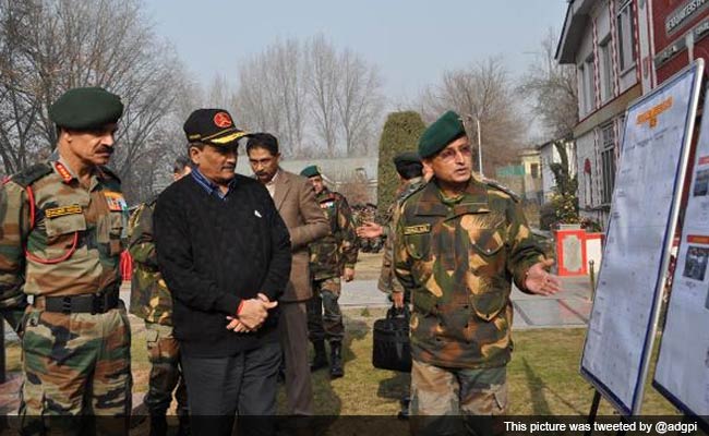 Manohar Parrikar Reviews Security Situation in Jammu and Kashmir