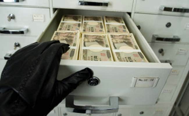 Bank Robbery: दिनदहाड़े बैंक में डकैती, 5 नकाबपोश लुटेरों ने बंधक बनाकर उड़ाए 41 लाख रुपए कैश