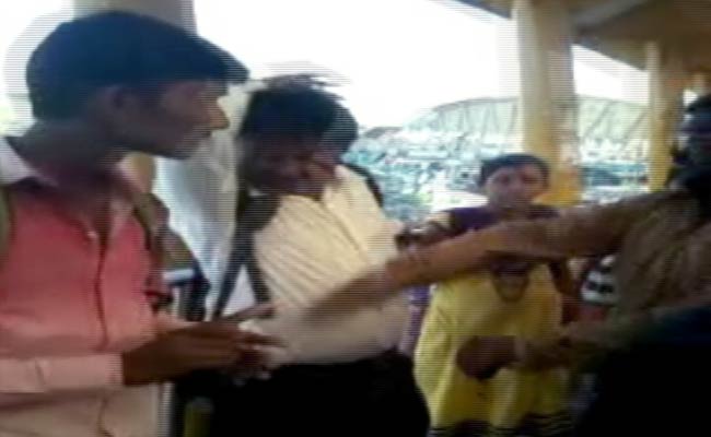 Caught on Camera, Alleged Shiv Sena Workers Slap Young Couples in Act of Moral Policing