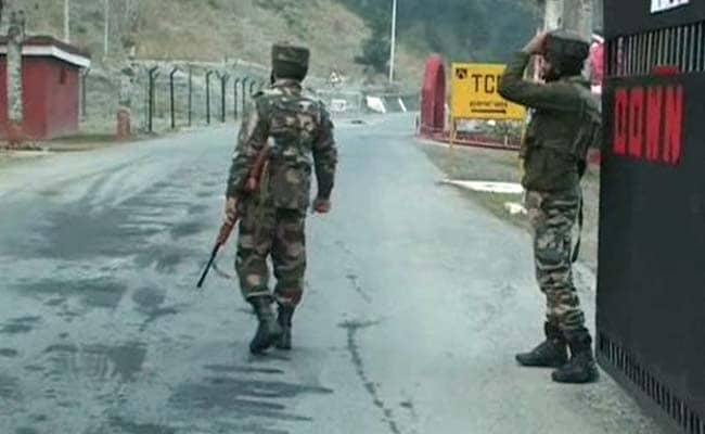 Kashmir Girl Sex Armyman Sex - 3 Army Men, 2 Policemen Killed in Militant Attack at Army Camp in Uri,  Jammu and Kashmir