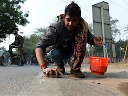 For Obama's Taj Visit, 600 Workers Scrub Streets for Rs. 300 a Day For Obama's Taj Visit, 600 Workers Scrub Streets for Rs. 300 a Day