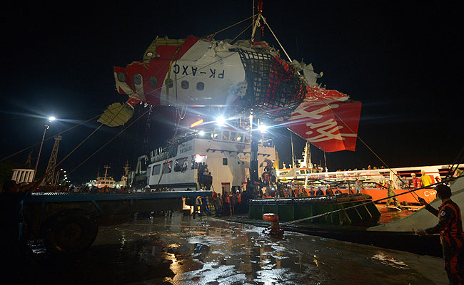 Divers Find Both Black Boxes in AirAsia Crash 