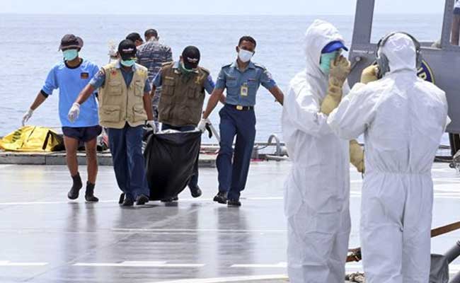 Indonesia Search Team Fails to Float AirAsia Fuselage