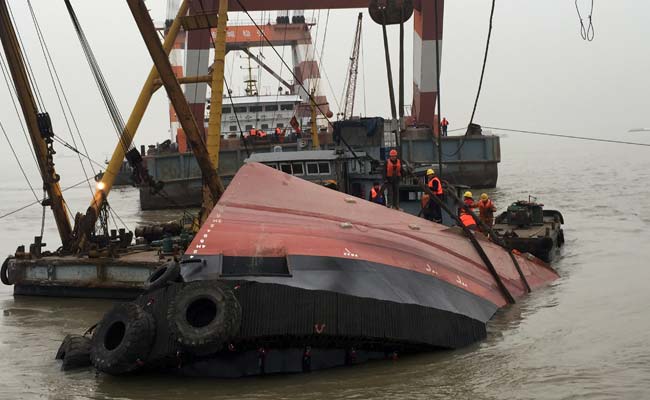 21 Confirmed Dead After Tugboat Sinks in China 