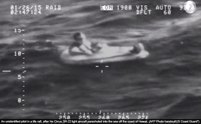 Stricken Plane Safely Parachutes into Sea off Hawaii