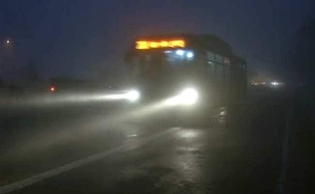 Delhi Wakes Up to Dense Fog; Flights, Rail Traffic Hit