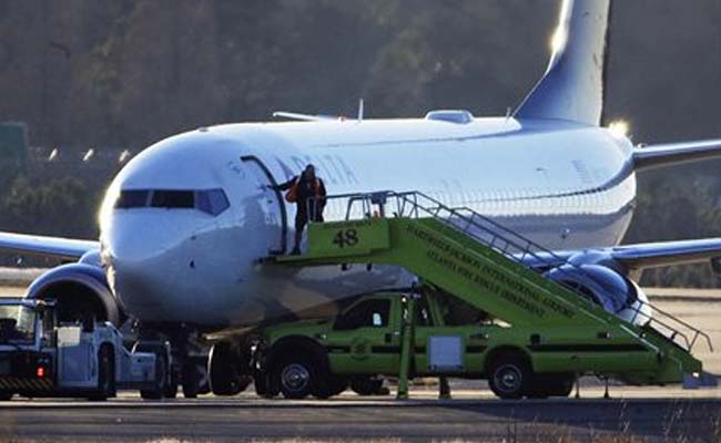 Accompanied by Fighter Jets, Planes Land in Atlanta After Bomb Threats 