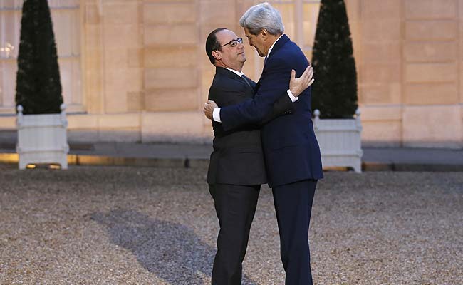 John Kerry Hugs French President Hollande, Says Shares France's Pain