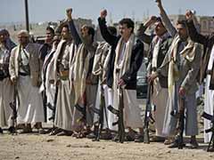 Houthi Rebels Seize Yemen State Media, Battle Soldiers
