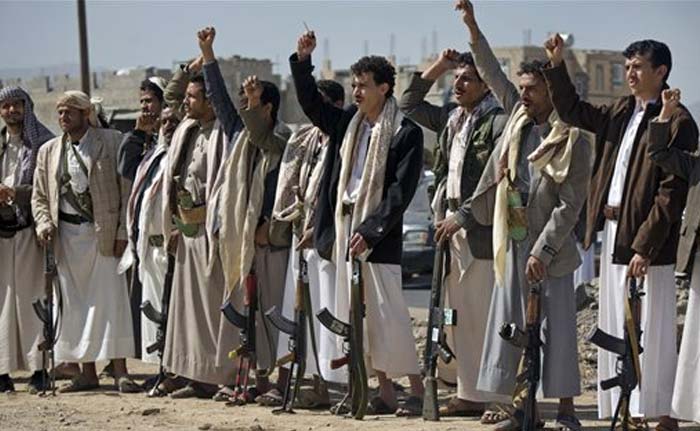 Houthi Rebels Seize Yemen State Media, Battle Soldiers 