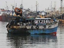 Pakistan Captures 2 Boats with 12 Indian Fishermen off Gujarat Coast: Report Pakistan Captures 2 Boats with 12 Indian Fishermen off Gujarat Coast: Report