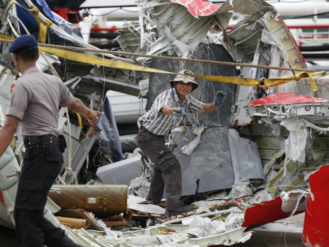 Divers Search for Bodies in Fuselage of Crashed AirAsia Jet