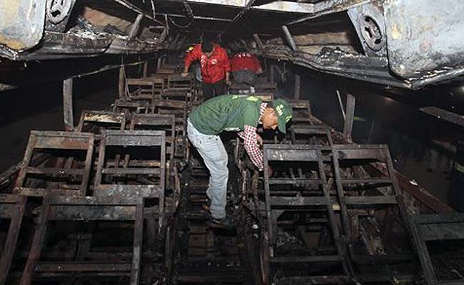57 Killed in Bus-Oil Tanker Collision in Southern Pakistan