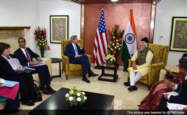 Prime Minister Modi, John Kerry Pay Tribute to Paris Terror Victims 