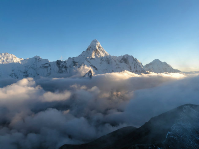 7 Nepalese Women Scale Highest Peaks on All 7 Continents