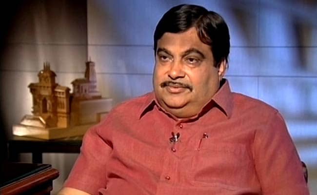 Land Bill: Nitin Gadkari Responds to Sonia Gandhi's Letter, Blames UPA for Farmer Suicides