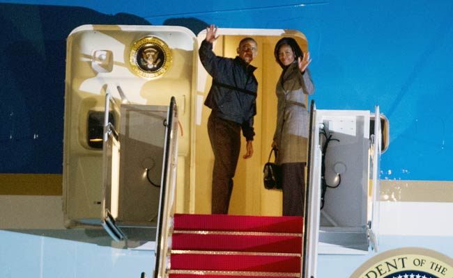 US President Barack Obama and Wife Michelle on Their Way to India