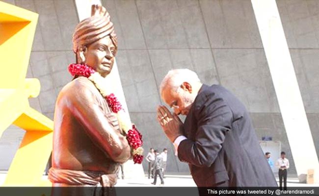 Prime Minister Narendra Modi Pays Tribute to Swami Vivekananda