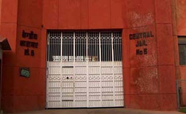 8,000 Tihar Jail Prisoners Perform Yoga in Delhi