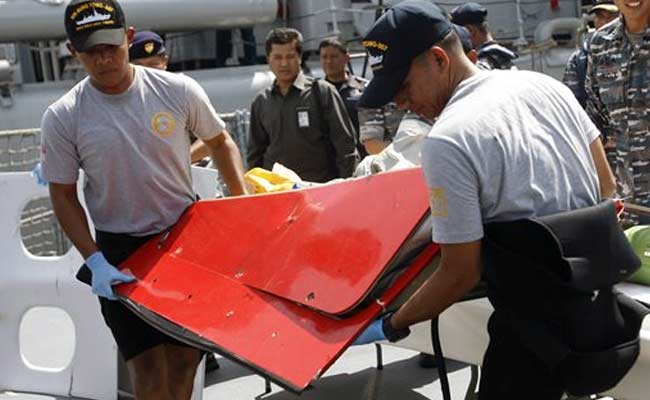 Divers Join AirAsia Wreck Search as Bad Weather Relents