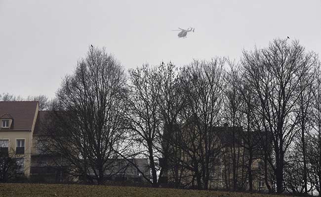 Charlie Hebdo Suspects Holed Up in Building Near Paris Airport: 10 Developments