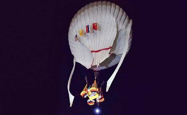 Balloon Crew Hits Halfway Mark in Bid to Break Records
