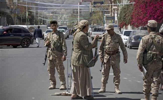 Yemen Shiite Terrorists Fire in Air to Disperse Sanaa Protest