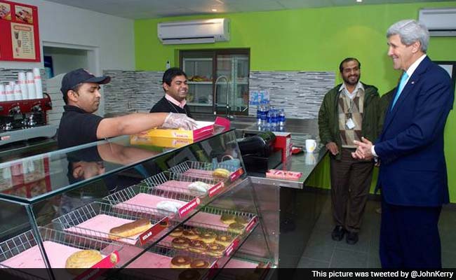 John Kerry has Dunkin' Donuts Breakfast in Pakistan, Trolled on Twitter