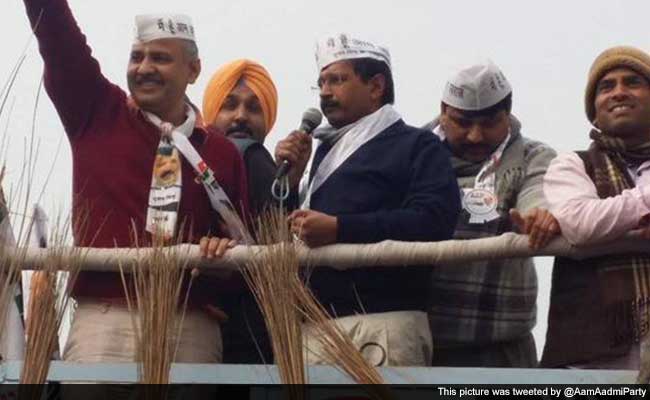 Arvind Kejriwal's 7-km Roadshow: Flashmobs, Slogans and a Show of Strength