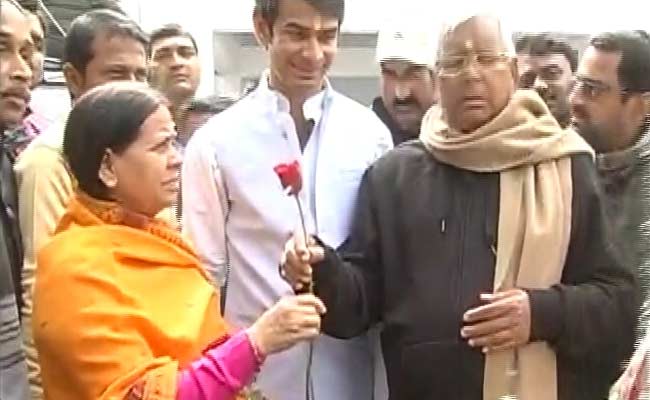 On New Year, Lalu Has a Rose For Rabri, and Advice For Jitan Ram Manjhi