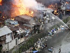 Huge Fire Razes Philippine Shanties, Killing 3