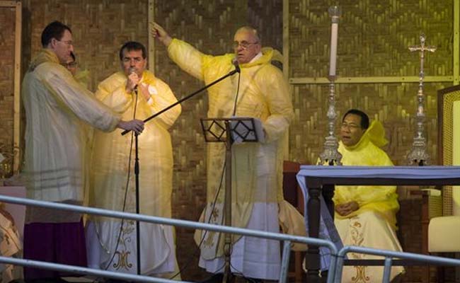 Storm Cuts Short Pope Francis' Trip to Typhoon-Hit Philippine City 