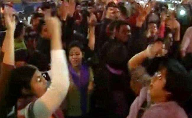 Mamata Banerjee Announces Vice Chancellor's Resignation, Jadavpur University Students Celebrate