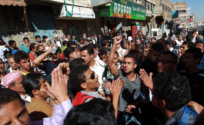 Yemen Shiite Terrorists Block Fresh Protest in Sanaa