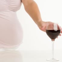 Britain may criminalize drinking alcohol during pregnancy