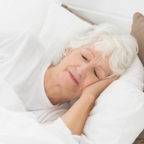 Too Much or Too Little Sleep Tied to Memory Problems in Older Women