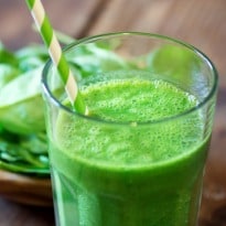 Pear Smoothie with Spinach, Celery and Ginger