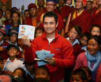 Aamir to rebuild Rancho's school in Leh