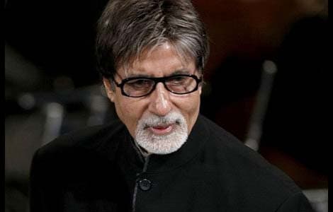 Big B harassed by blogger; files complaint