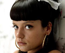 Lily Allen expecting her first child