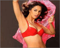 Mallika signs 'Double Dhamaal' without discussing money  