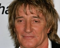 Rocker Rod Stewart to be a father at the age of 66