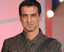 Ronit Roy to play Big Money with his family  