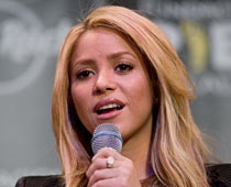 Shakira launches signature perfume  